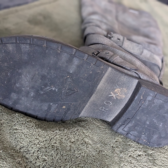 Roxy 🩶🌊 grey fuzzy winter boots - Picture 6 of 7